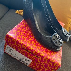 Tory Burch Peep Toe Mid Heel (Sz 7)